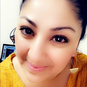 Meet your Posher, Claudia